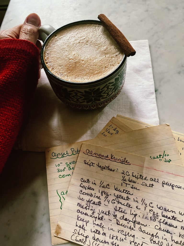 Cappuccino with gingerbread syrup and handwritten recipes